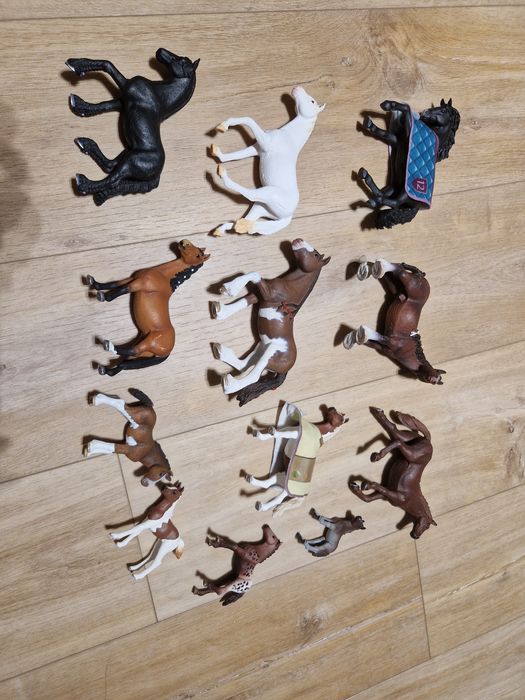Zestaw koni Schleich plus samochód
