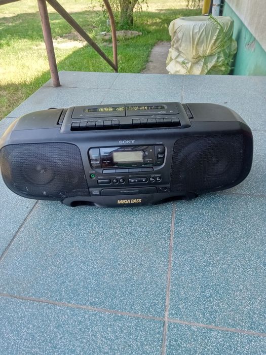 Radio radiomagnetofon CD Sony wszystko sprawne.