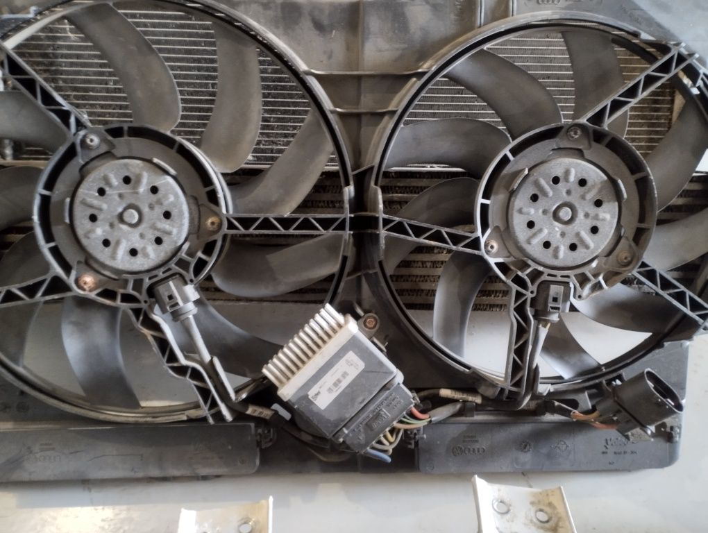 Телевізор панель комплект радіаторів підсилювач вентилятори Audi a6c7
