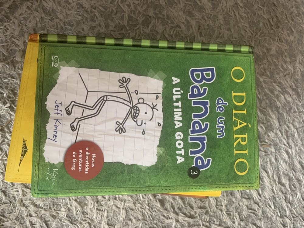 Livros juvenis “O diário de um banana”