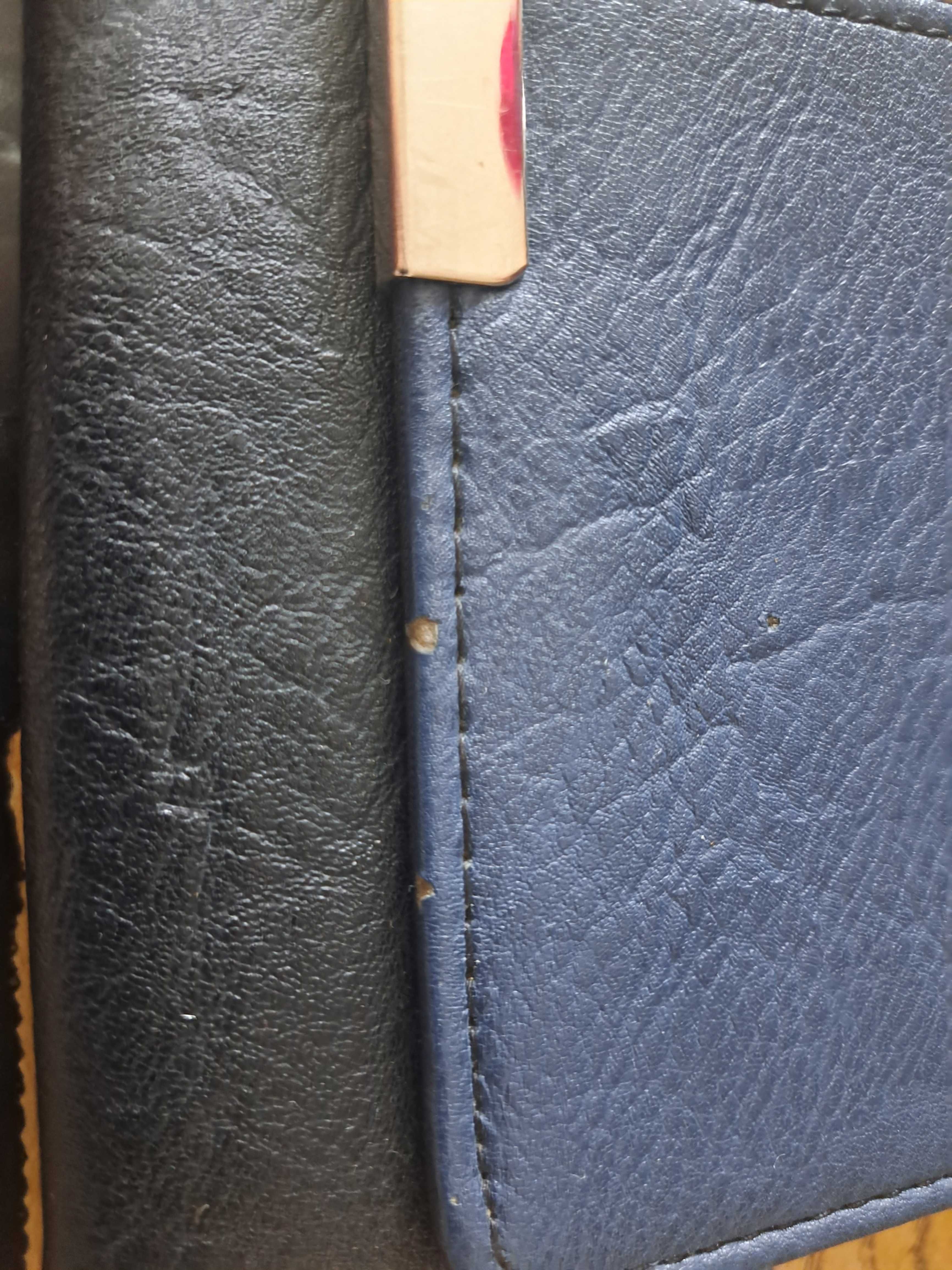 Duży portfel damski Avon 19 cm x 10 cm