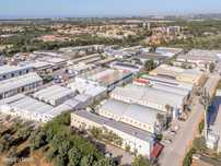 Armazém com 4 frações comerciais em Vilamoura, Algarve