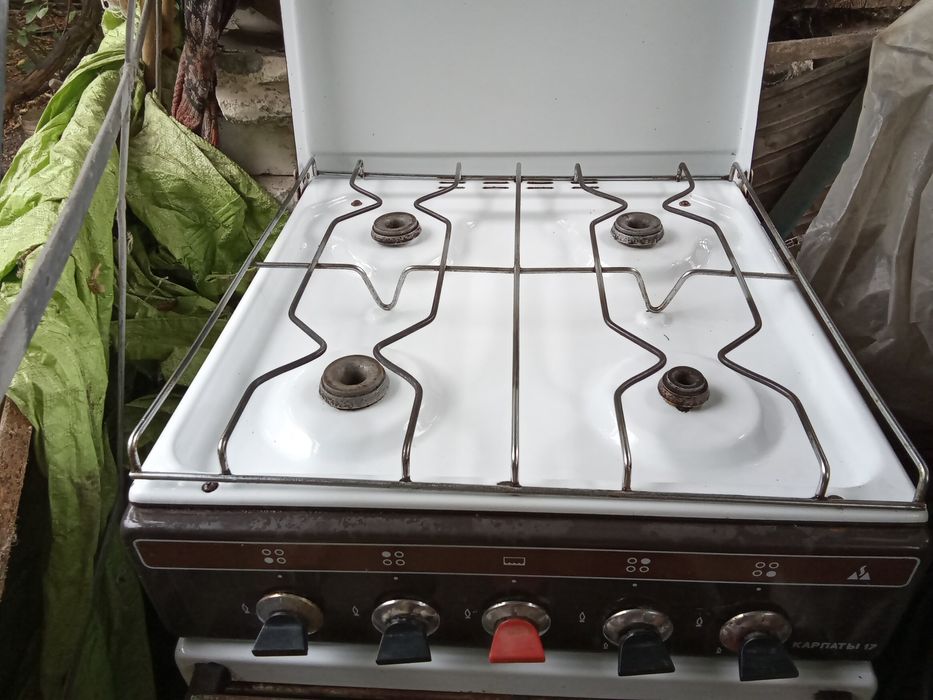 Плита газовая с духовкой.