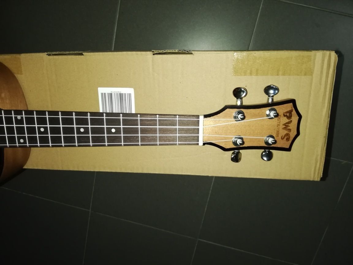 Ukulele tenor elétrico