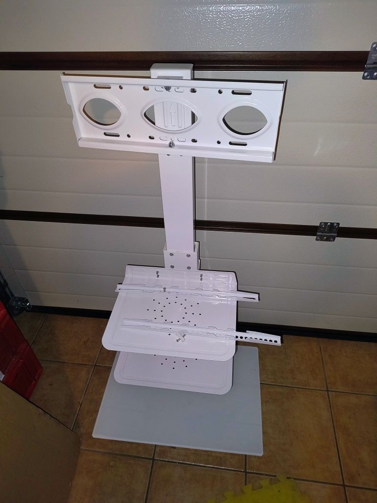 Stojak pod TV/monitor regulowany ze szklaną podstawą