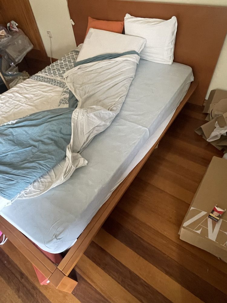 Cama de casal e colchāo