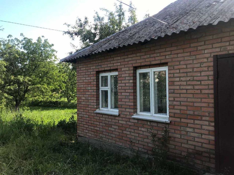 Житловий будинок, дві кімнати, із земельною ділянкою 16,75 соток.
