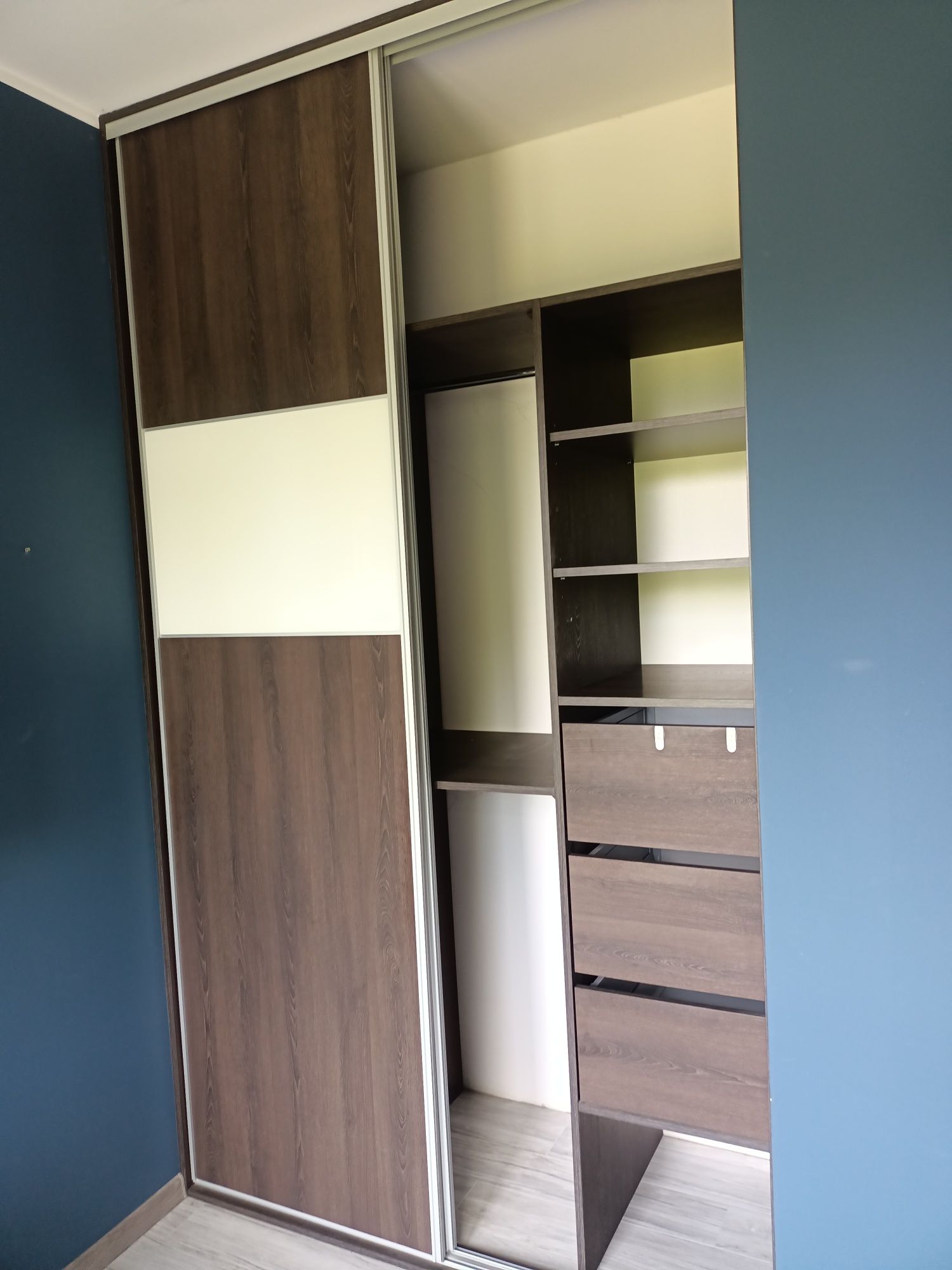 Szafa do zabudowy szerokość 150 cm, 6 szufla Blum