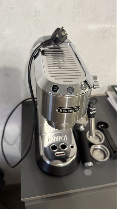 Кавоварка ріжкова Delonghi