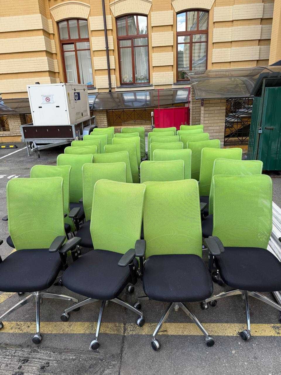 ЗАКРИТТЯ ОФІСУ стелажі шафи крісла дошки маркерні стільці
