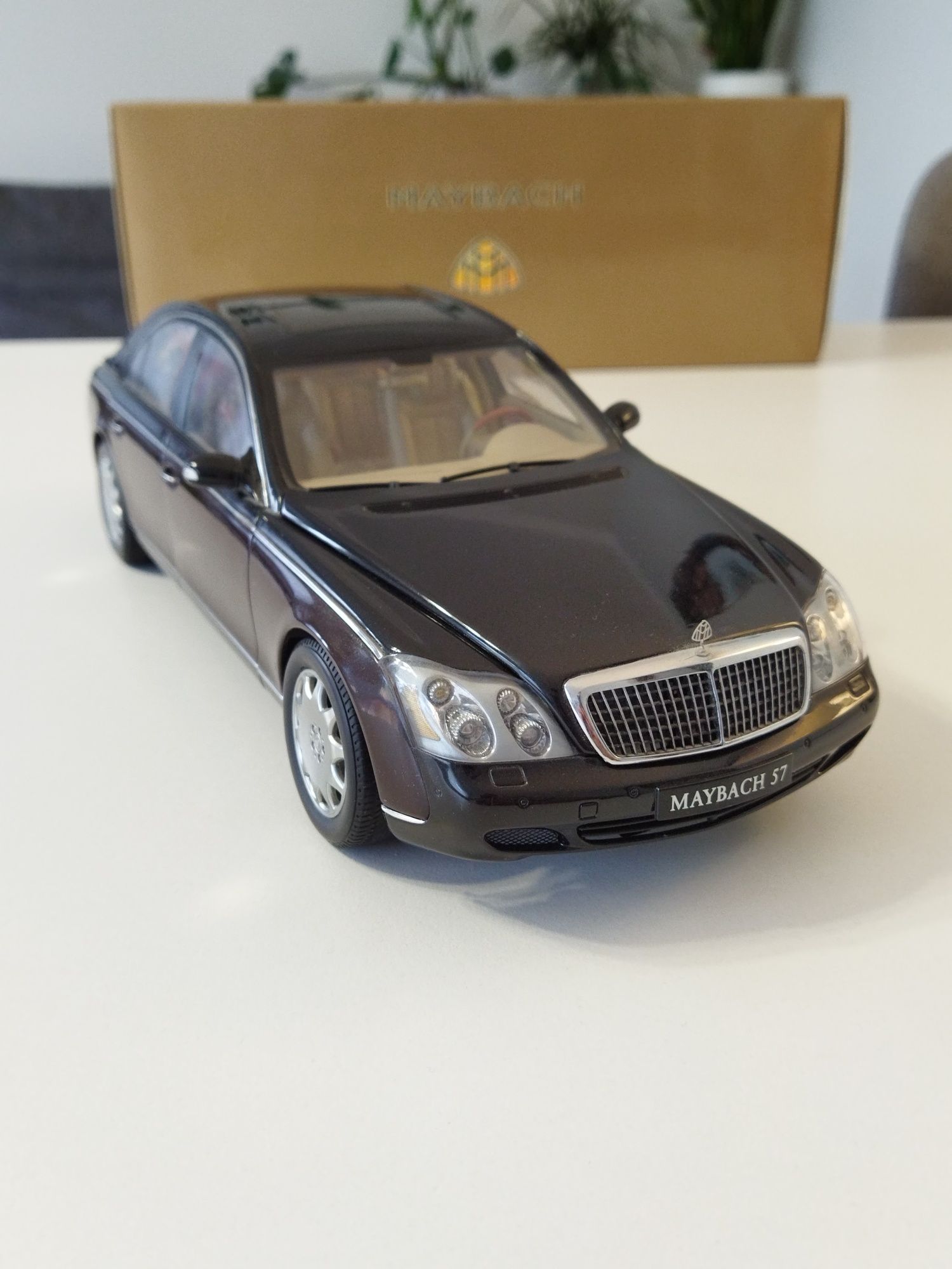 Model Maybach 57 AutoArt 1/18 czarno-brązowy odbiór Koszalin 1:18