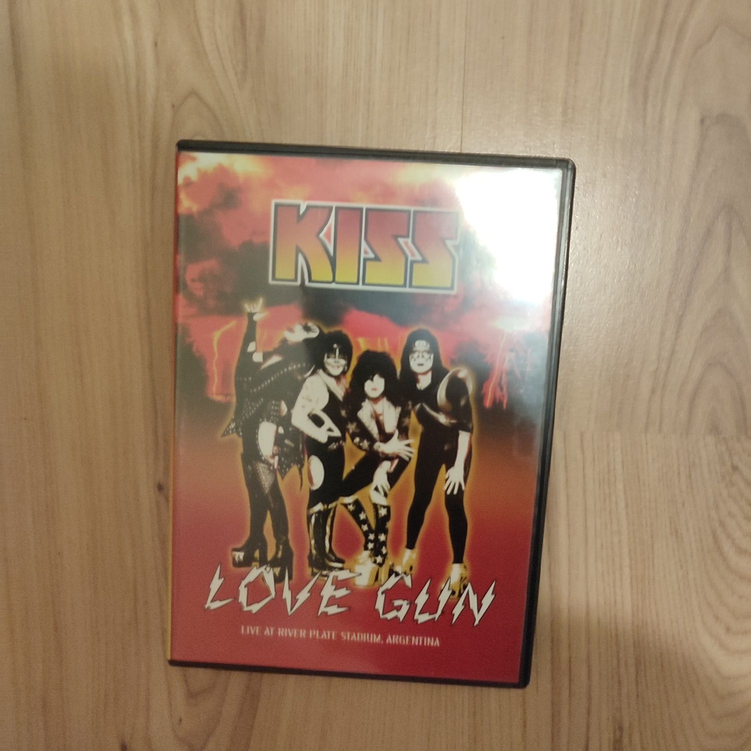 Płyta DVD Kiss - Love Gun live, koncert
Stan bardzo dobry, mało używan
