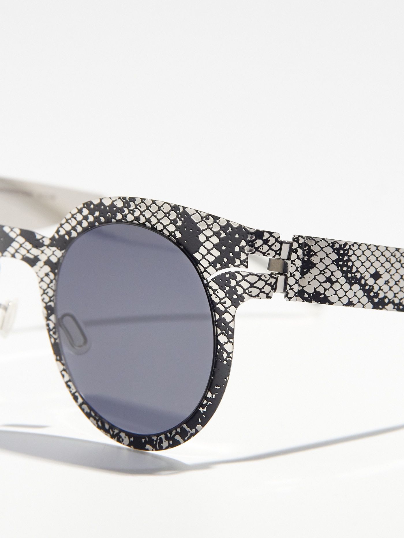 Привлекательные очки с принтом питона  MM TRANSFER 002 от Mykita!