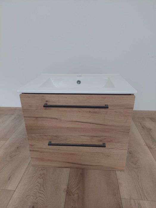 Nowa szafka łazienkowa z umywalką