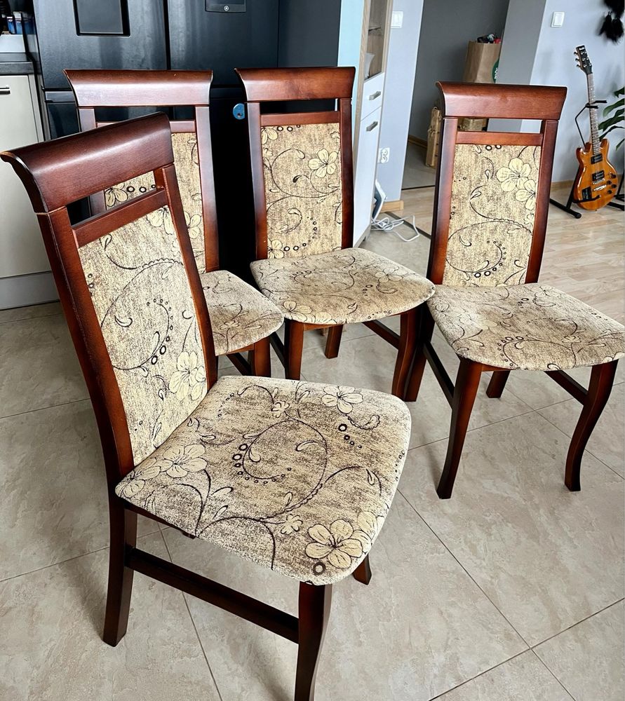 Komplet krzeseł tapicerowanych