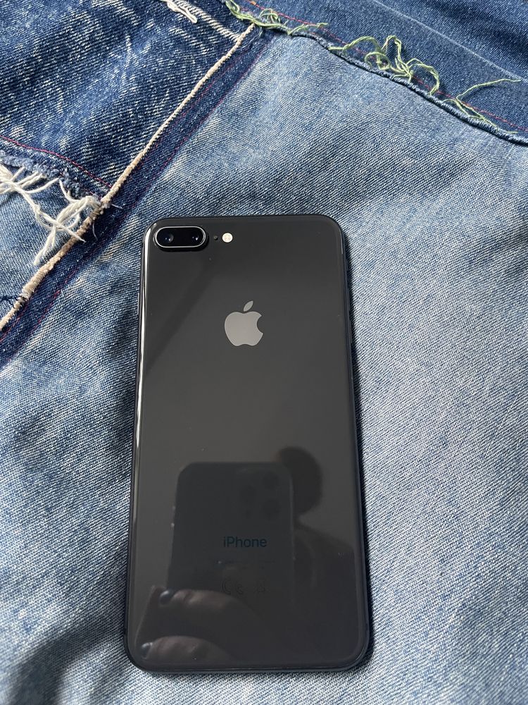Iphone 8+ 64 gb.