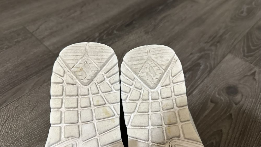 Кросівки Skechers для дівчинки, розмір 34 (EU), легкі та зручні