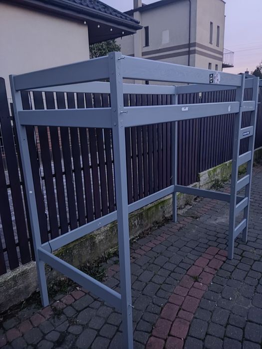 Łóżko piętrowe pojedyńcze