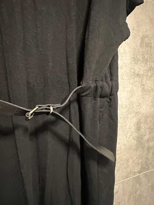 Czarna sukienka oversize z paskiem Mohito XS