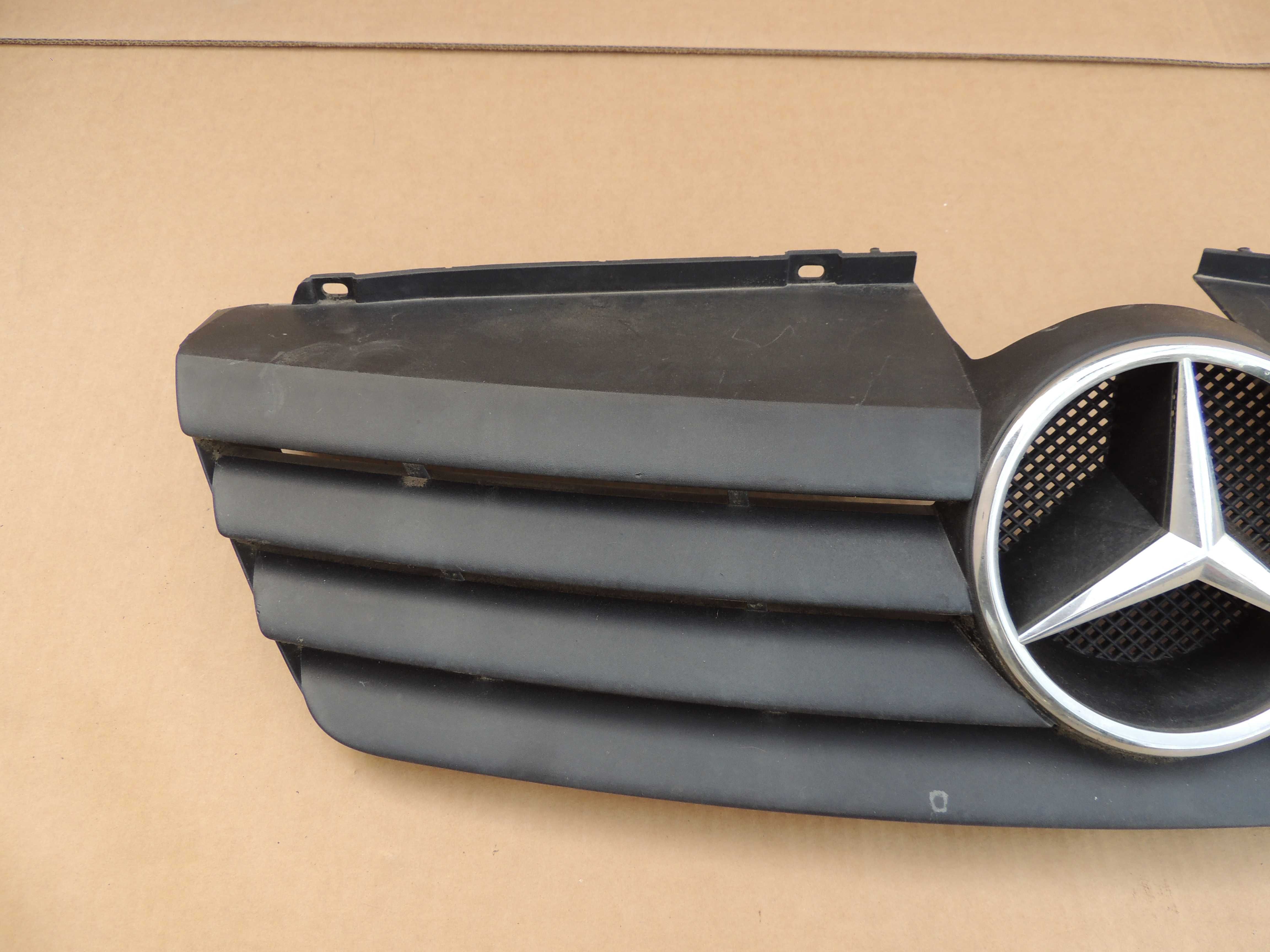 Atrapa grill wlot powietrza MERCEDES BENZ VANEO W414 01,02,03,04,05