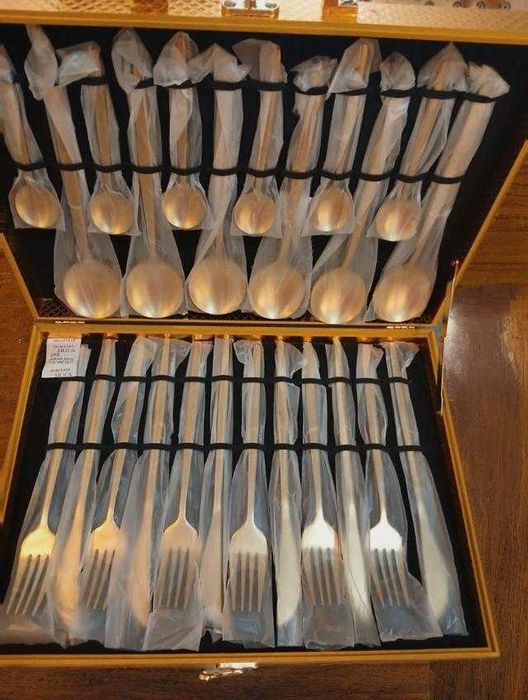 Piękny komplet 24 częściowy sztućcy nowy