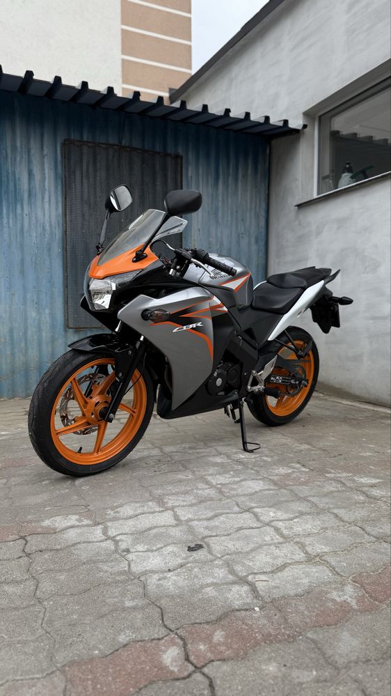 Honda CBR125R 2011r Kat B