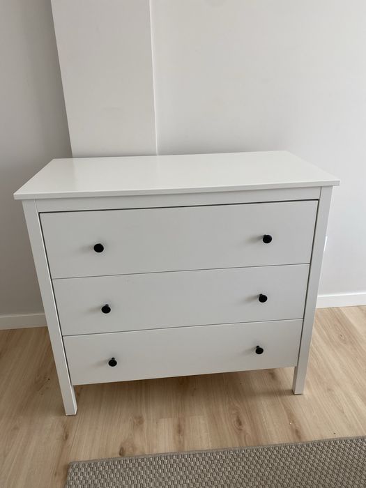 Cómoda branca IKEA