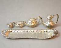 Miniaturowy serwis do herbaty w srebrnym kolorze Anglia lata 70te