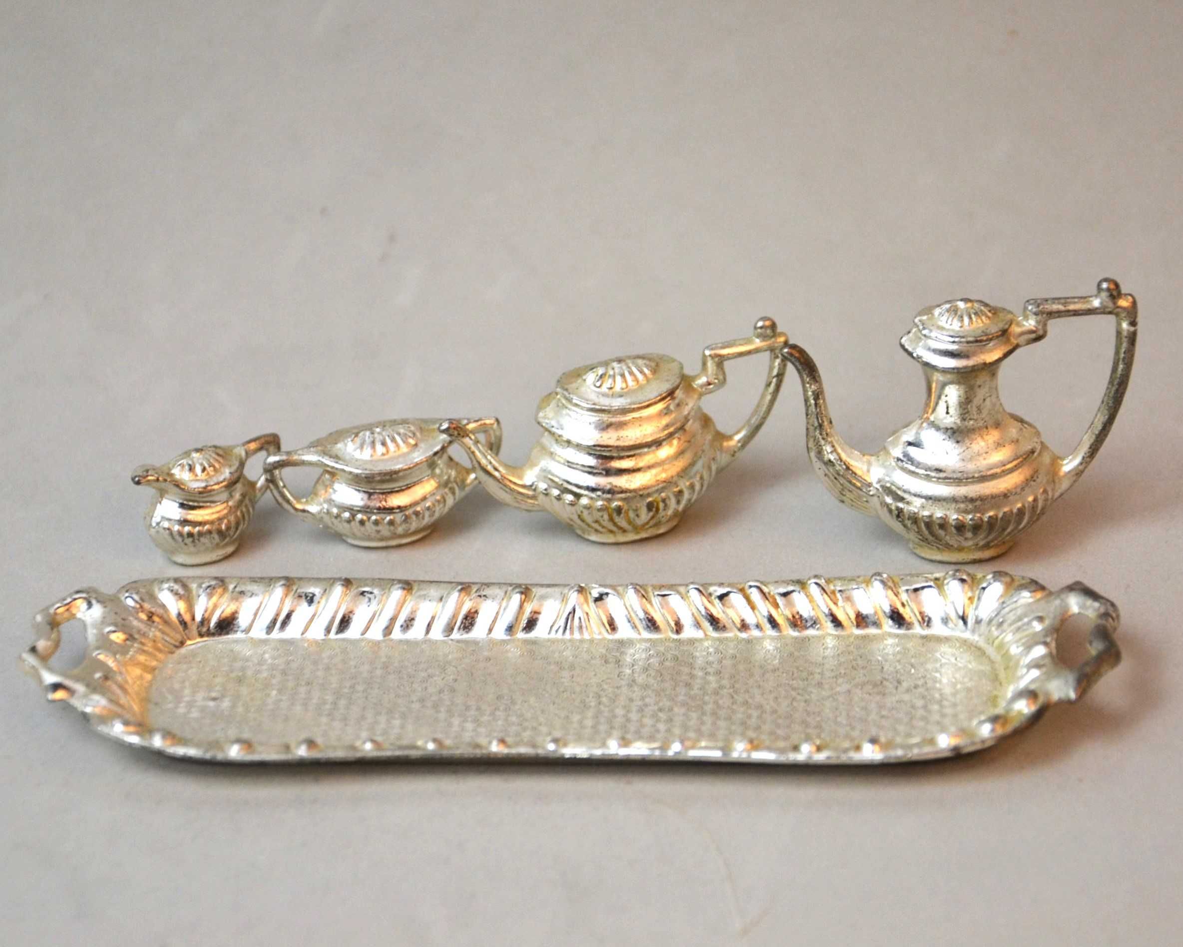 Miniaturowy serwis do herbaty w srebrnym kolorze Anglia lata 70te