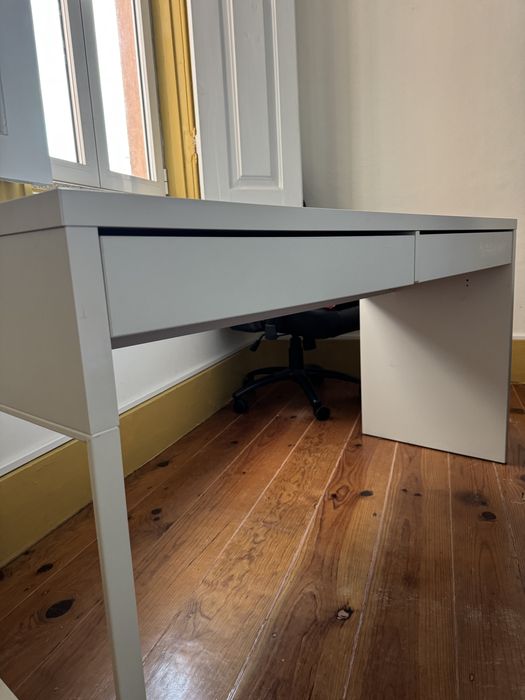 Mesa Ikea modelo Micke