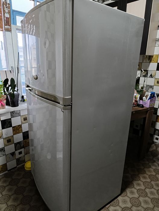 Холодильник Sharp 160см