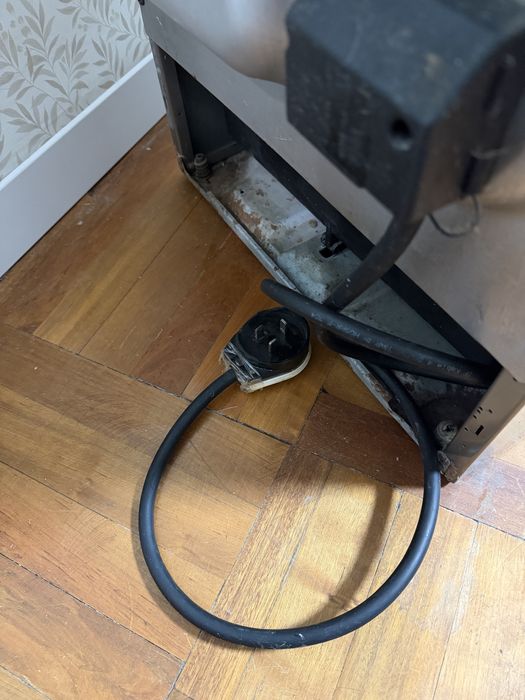 Електроплита з духовкою Ariston,повністю справна, 50х60