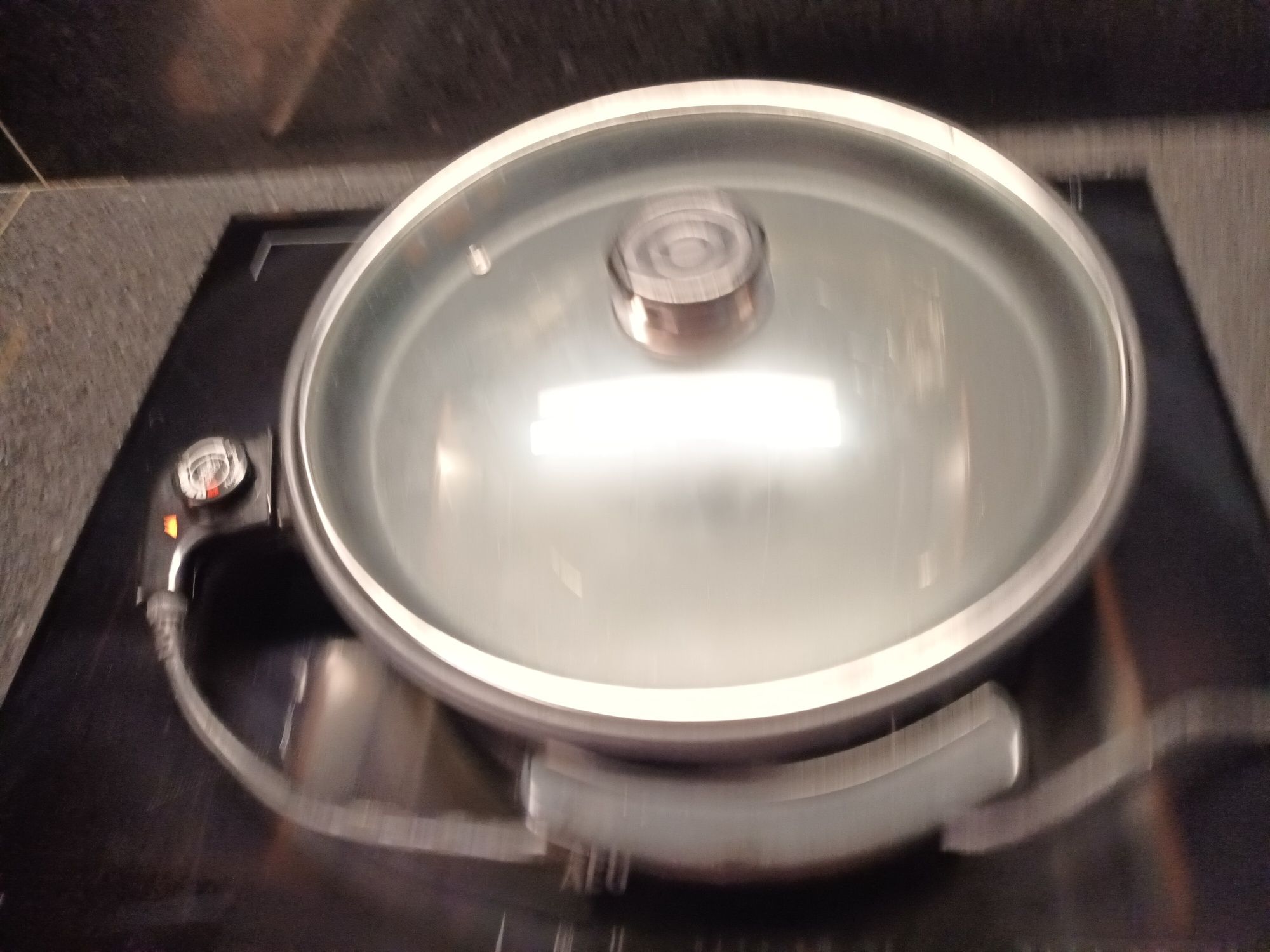 Panela Eléctrica como nova. Óptima para qualquer cozinhado.