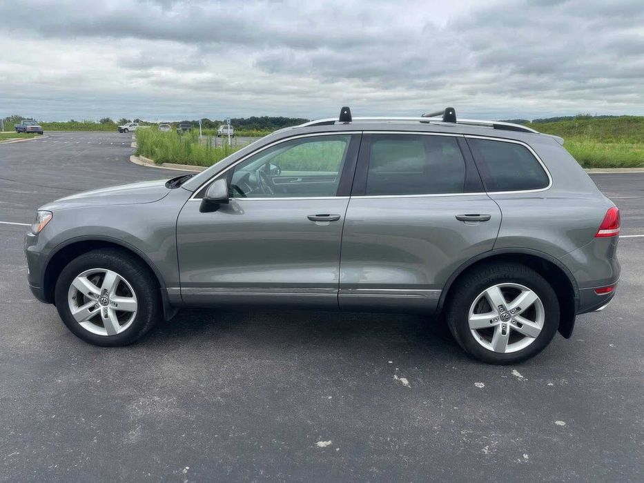 Volkswagen Touareg Sport with Nav      2014