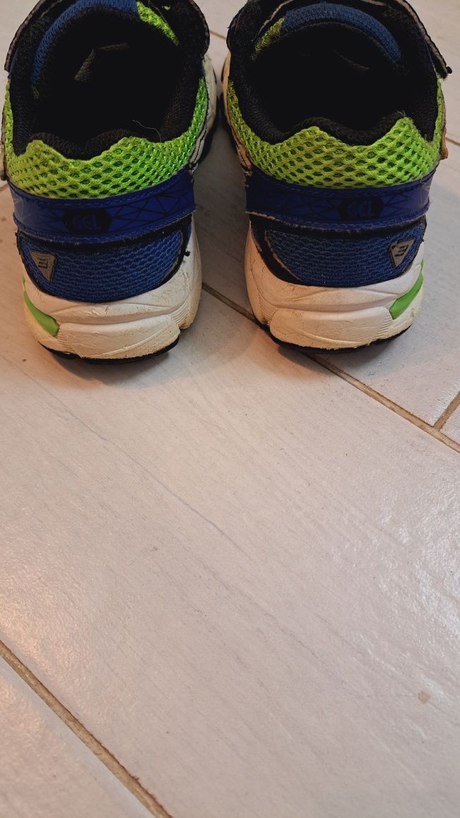 Buty sportowe asicis 31.5