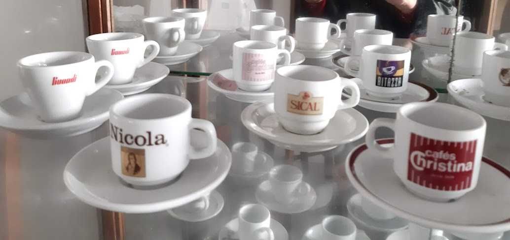 Chávenas de café de coleção.