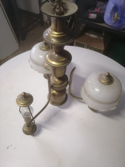 Vendo candeeiro latão com três lâmpadas