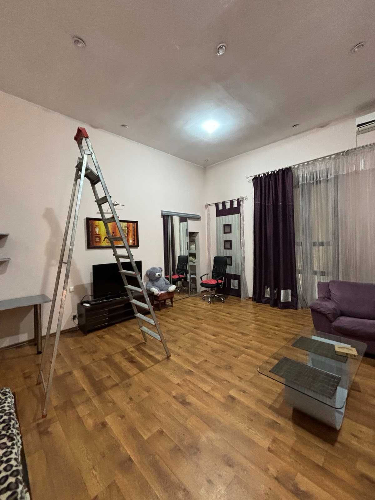 2 комнатная  квартира в Бельгийке Александровский пр-т. 65 000у.е.