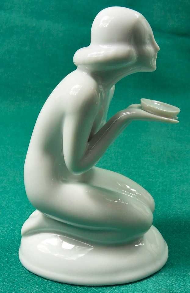 Figurka "Klęcząca kobieta" Bogucice