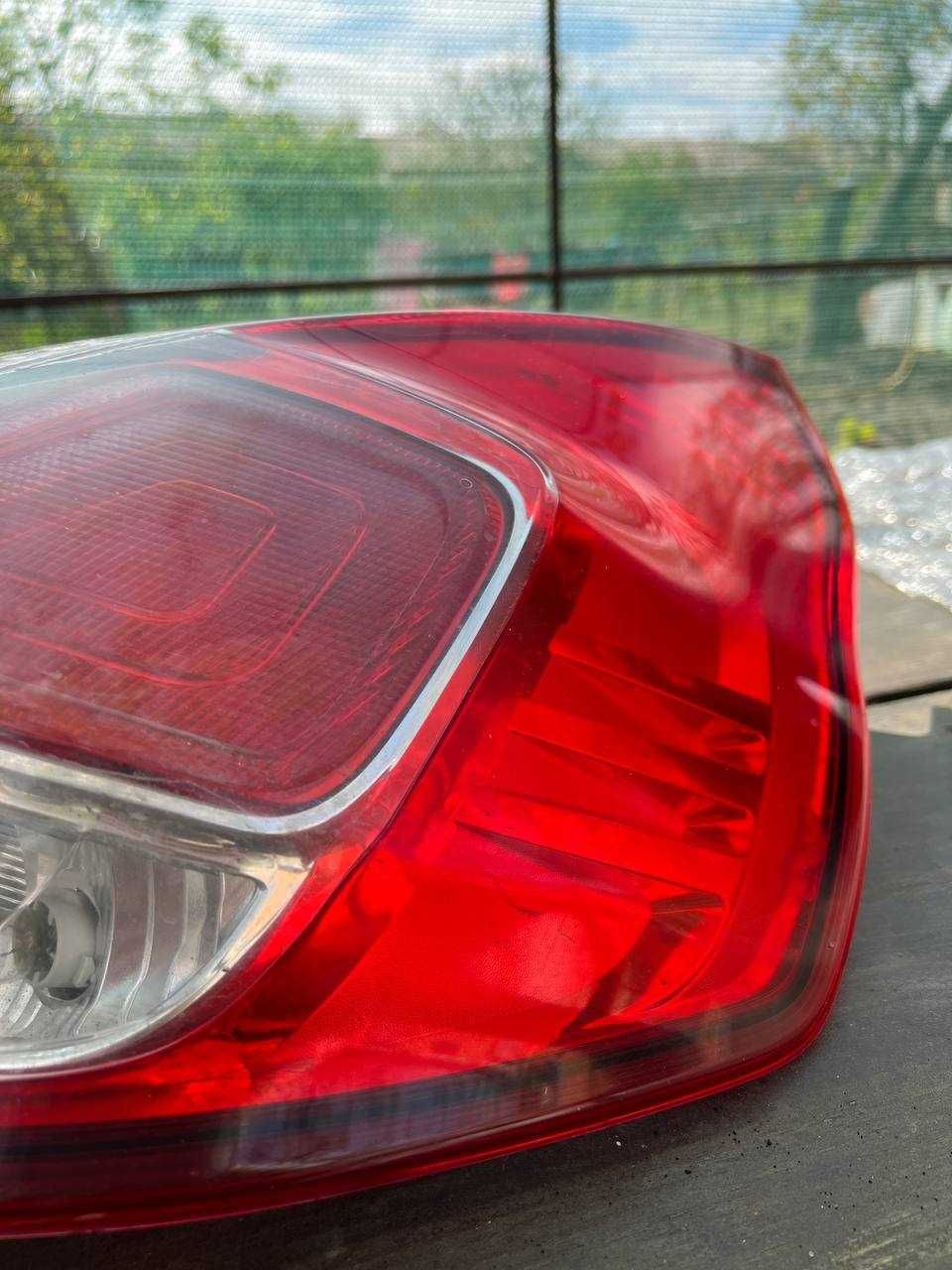 Ford Fiesta ,форд фіеста
 правий задній фонарь