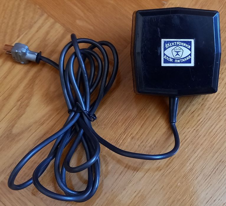 Блок живлення "Електроніка" БП2-3,  5В 200мА.