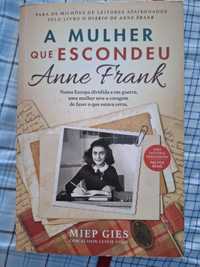 Livro A mulher que escondeu  Anne Frank