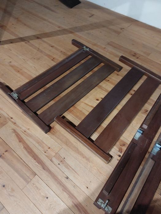 Cama de corpo e meio com estrado e colchão