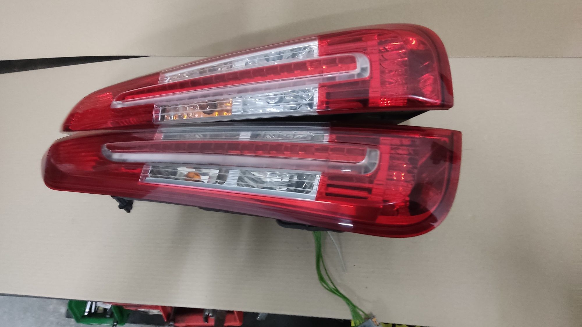 Ford C Max lift lampy tył.