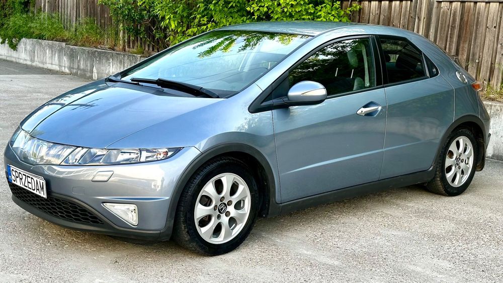 Honda Civic 1.8 benzyna, grzane fotele ,ks. serwisowa itd.