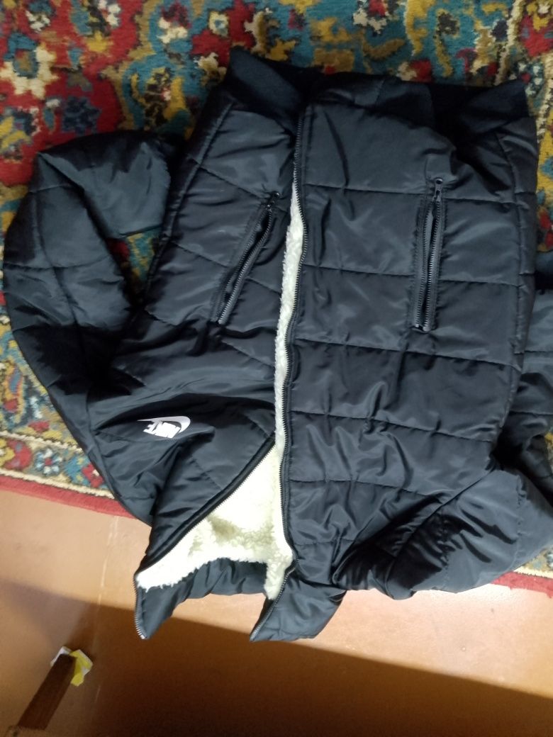 Продам зимову куртку