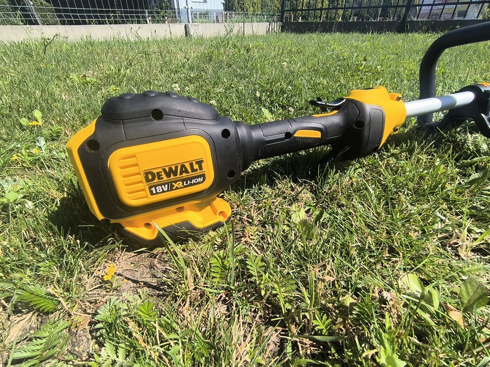 Podkaszarka DEWALT XR Li-Ion DCM561P1S akumulatorowa 18V Body