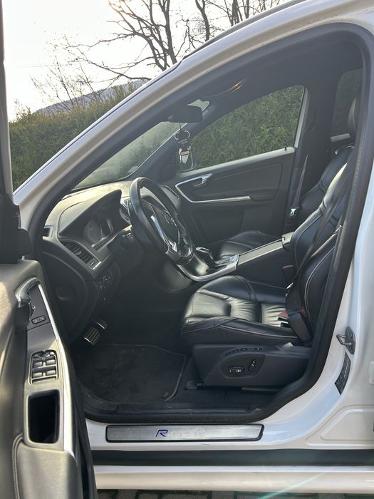 Volvo XC60 D5 R-Design Automat 215 KM – uszkodzony – 2013 r.