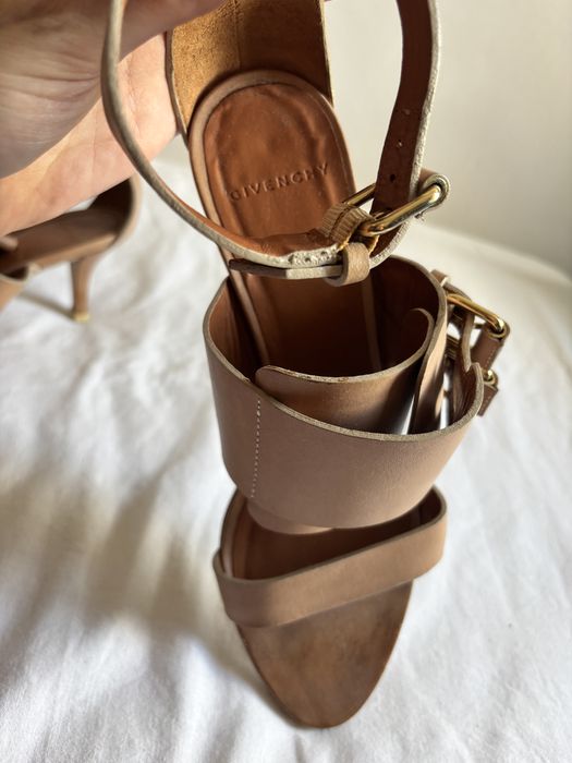 Sandały kitten heel gladiatorki Givenchy