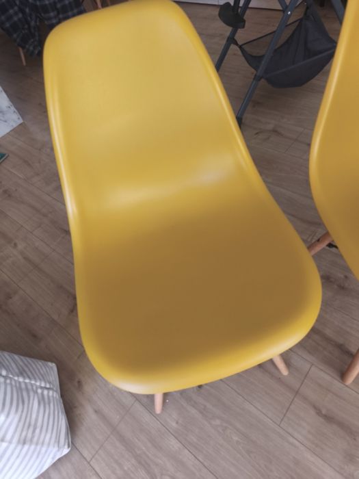 2 cadeiras amarelo torrado como novas